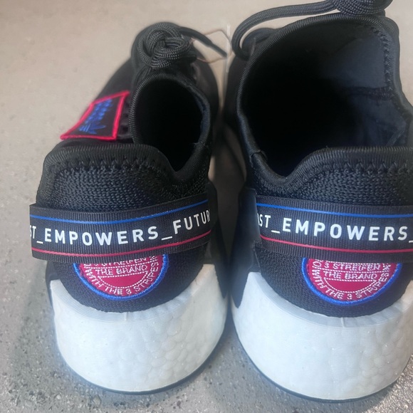 Adidas Originals NMD_R1.V2 - Picture 4 of 7